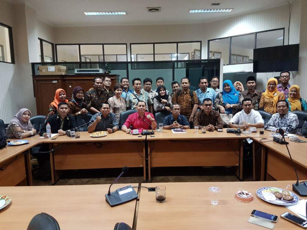 Organisasi Tenaga Honorer Kabupaten Bekasi, Ngadu ke DPRD