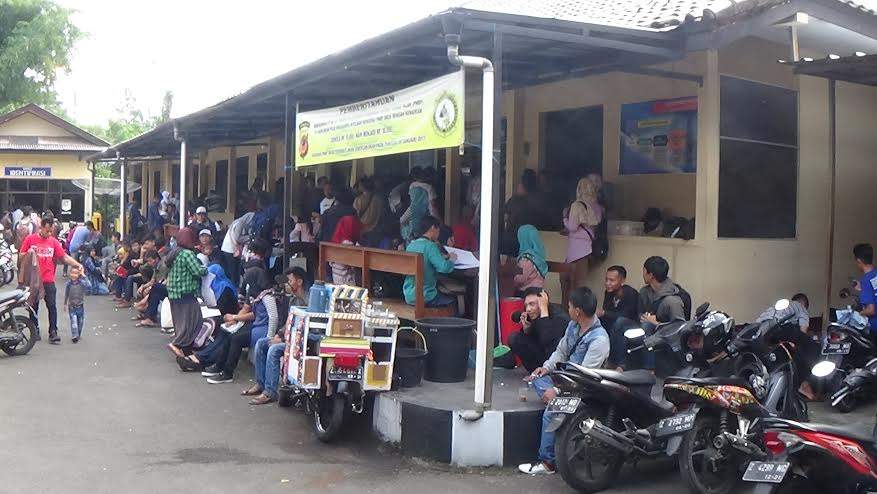 Mapolres Tasik Kota Kebanjiran Pemohon SKCK Mapolres Tasik Kota Kebanjiran Pemohon SKCK