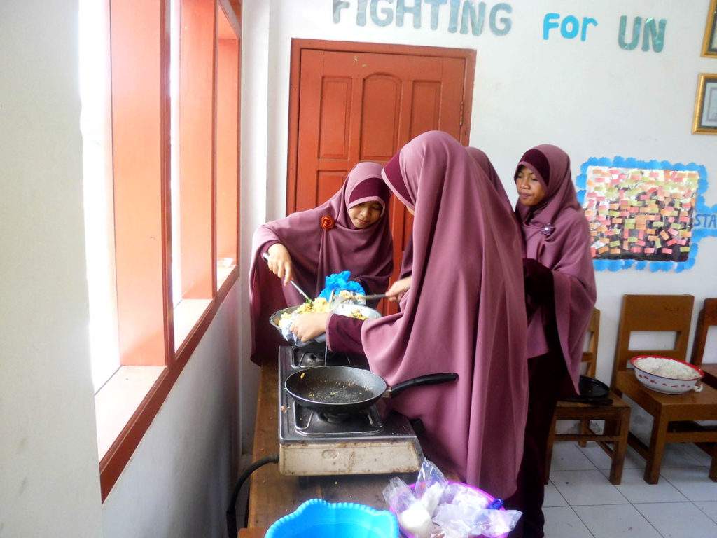 Selang LPG Bocor & Tabung Meledak, Delapan Santri Derita Luka Bakar