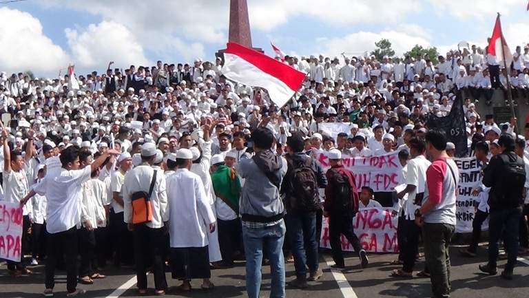 Ribuan Pelajar & Santri di Tasik Unjuk Rasa Tolak Full Day School