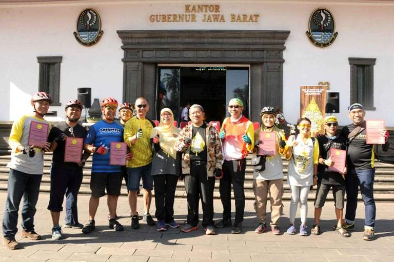 Bahaya Kurang Gerak, Aher : Hayu Ngagowes