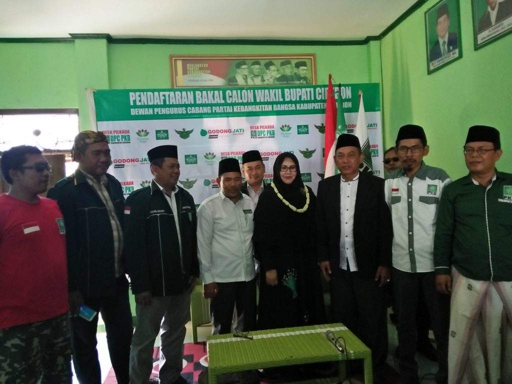 Afifah Dan Dadang Ngarep Dampingi Luthfi