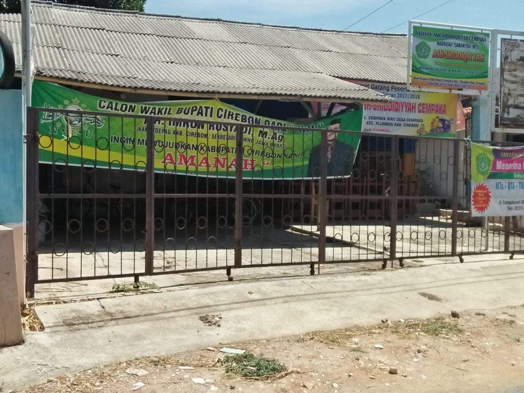 Spanduk Kakandepag Menyalahi Aturan, Iman "Mau Copot Sendiri Atau Dicopotin"