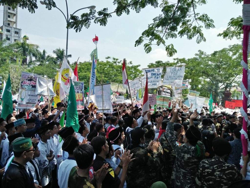 Ribuan Pelajar dan Warga NU Kab Cirebon Tolak Full Day School Ribuan Pelajar dan Warga NU Kab Cirebon Tolak Full Day School