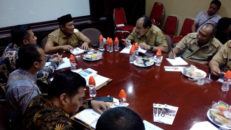 Kang Jimmy: BJB Karawang Harus Bisa Jadi Kompetitor "Bank Emok" Kang Jimmy: BJB Karawang Harus Bisa Jadi Kompetitor "Bank Emok"