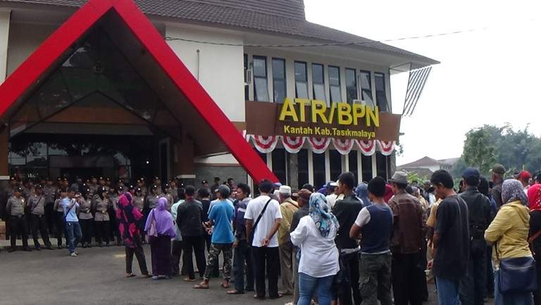 Warga Terdampak Bendungan Leuwi Keris Nyaris Ricuh Depan BPN Kab Tasik