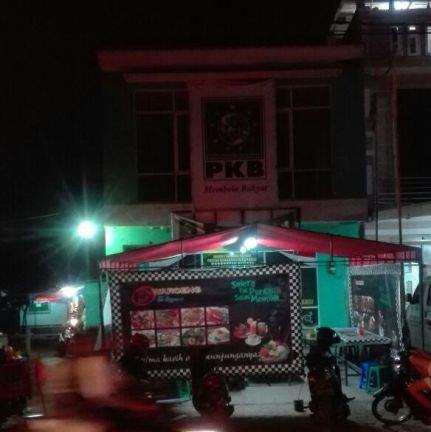 Kantor DPC PKB Kab. Bekasi Beralih Fungsi Jadi Warung Pecel Lele Kantor DPC PKB Kab. Bekasi Beralih Fungsi Jadi Warung Pecel Lele