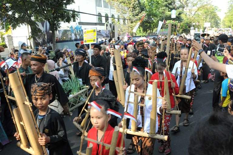 Karnaval Kemerdekaan Pesona Parahyangan 2017 Berlangsung Meriah