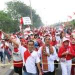 Rayakan HUT RI ke-72, Warga Karang Sari Adakan Kirab 5000 Bendera Merah Putih
