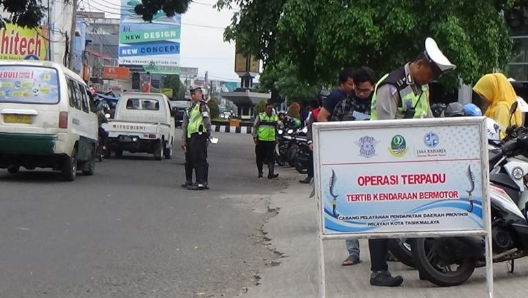 Terjaring Puluhan Sepeda Motor di Tasik Karena Nunggak Pajak