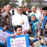 Warkina Sabet Penghargaan Gubernur Lewat Mencerdaskan Masyarakat