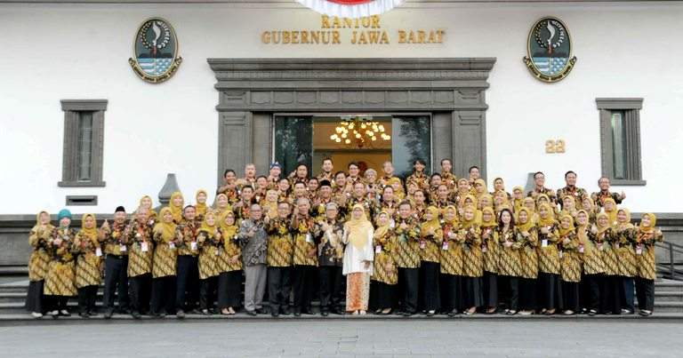 Bisa Jadi Contoh, 70 Orang/Lembaga Raih Penghargaan Teladan dari Gubernur Aher Bisa Jadi Contoh, 70 Orang/Lembaga Raih Penghargaan Teladan dari Gubernur Aher
