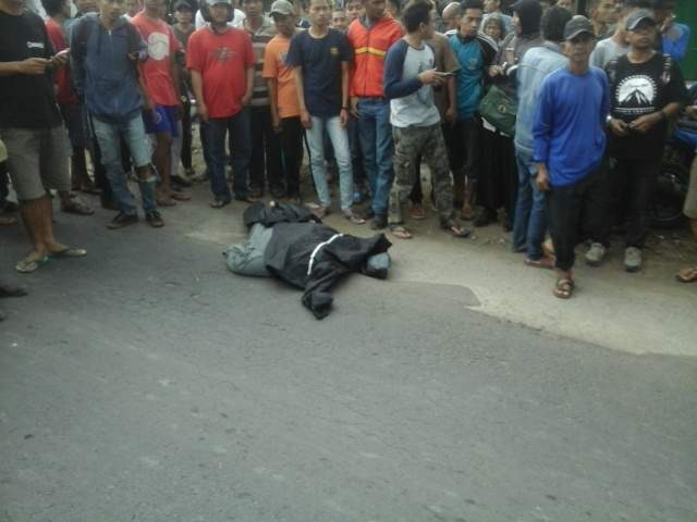 Diduga Gagal Nyalip, Pengendara Motor di Tasik Tewas Terlindas Tronton