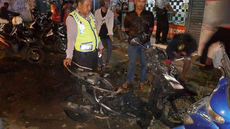 Diduga Kabel Korslet, Sebuah Motor Habis Dilahap Si Jago Merah