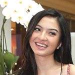 Artis Cantik & Smart Raline Shah Dijadikan Direktur AirAsia