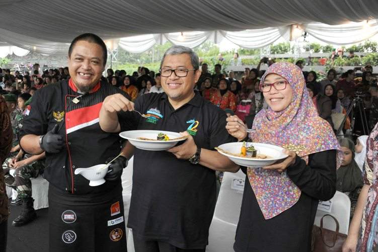 Semaraknya Pesta Rakyat Jawa Barat, Membawa Kesan Mendalam Bagi Gubernur Aher Semaraknya Pesta Rakyat Jawa Barat, Membawa Kesan Mendalam Bagi Gubernur Aher