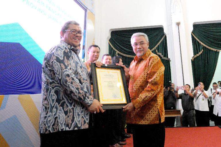 Rayakan HUT Ke-72, Jabar Bagikan 89 Penghargaan Rayakan HUT Ke-72, Jabar Bagikan 89 Penghargaan