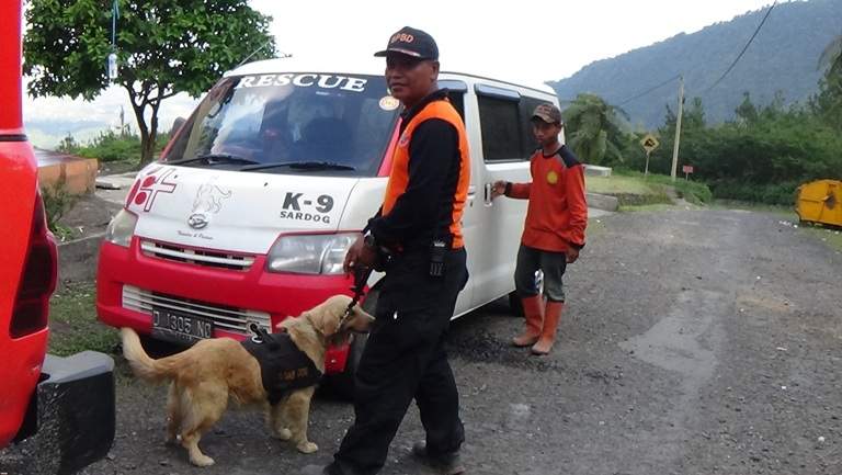 Hari Ke Lima Pencarian Korban Longsor, Polisi Kerahkan Anjing Pelacak