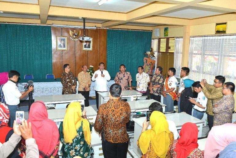 Jabar Butuh 5.000 RKB Untuk SMA/SMK Jabar Butuh 5.000 RKB Untuk SMA/SMK