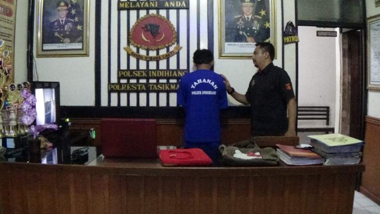 Kena Deh! Tertangkap Usai Mencuri Laptop, Pelaku Berdalih Untuk Biaya Nikah Kena Deh! Tertangkap Usai Mencuri Laptop, Pelaku Berdalih Untuk Biaya Nikah