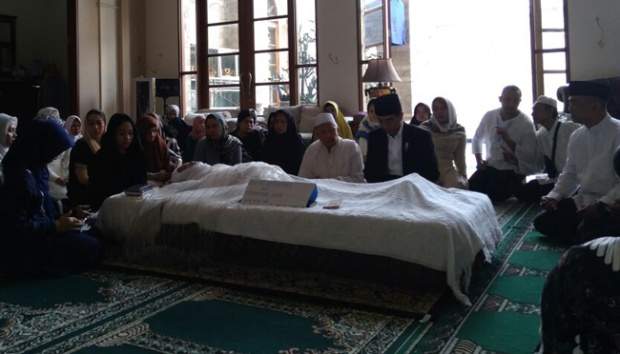 Jenazah Istri Wapres RI ke-9 Disambut Isak Tangis Pelayat Jenazah Istri Wapres RI ke-9 Disambut Isak Tangis Pelayat