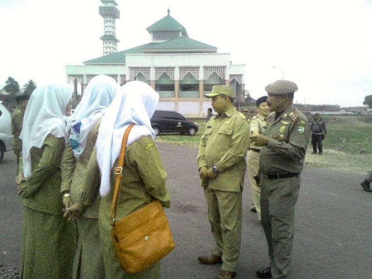 Bupati Tasik Akan Turunkan Pangkat PNS "Bandel" Bupati Tasik Akan Turunkan Pangkat PNS "Bandel"