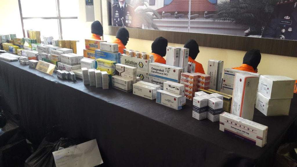 Polres Metro Bekasi Bongkar 35 Ribu Butir Obat Dijual Di Apotek "Bodong"