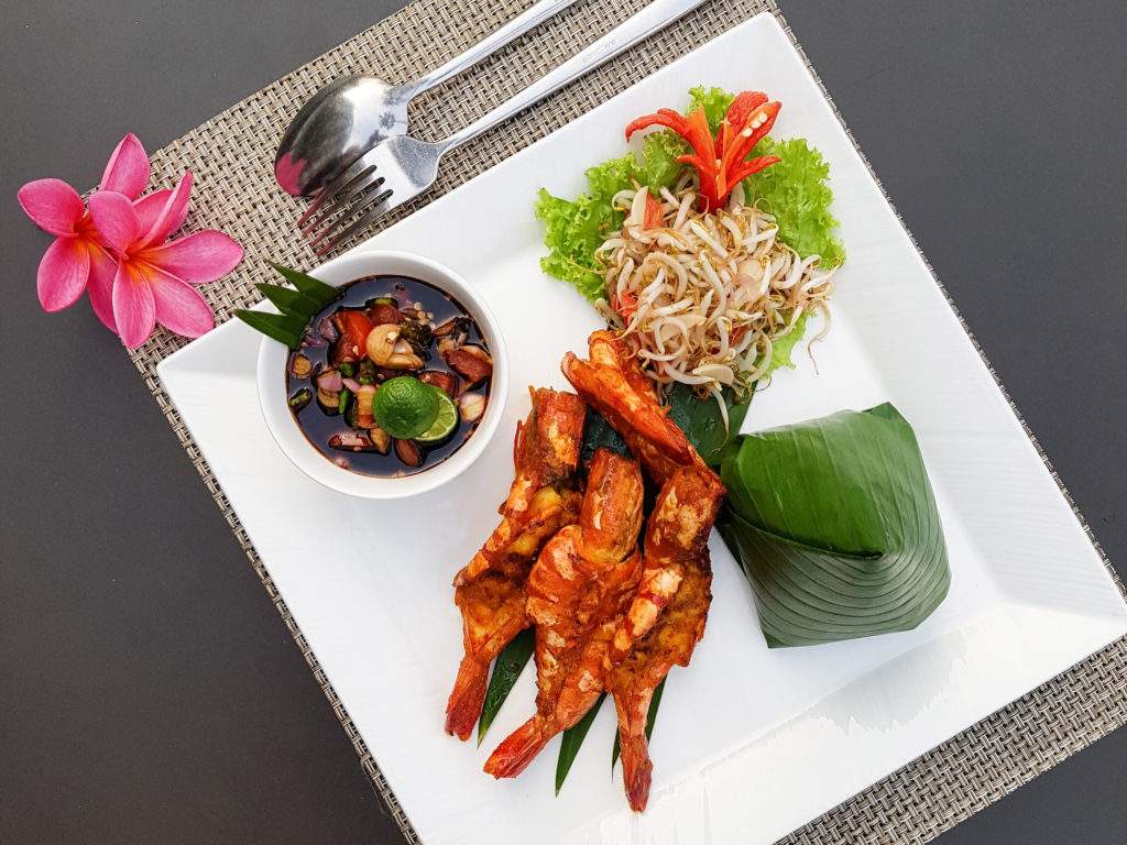 HS Premiere Kota Harapan Indah Sajikan Udang Bakar Sambal Colo Colo