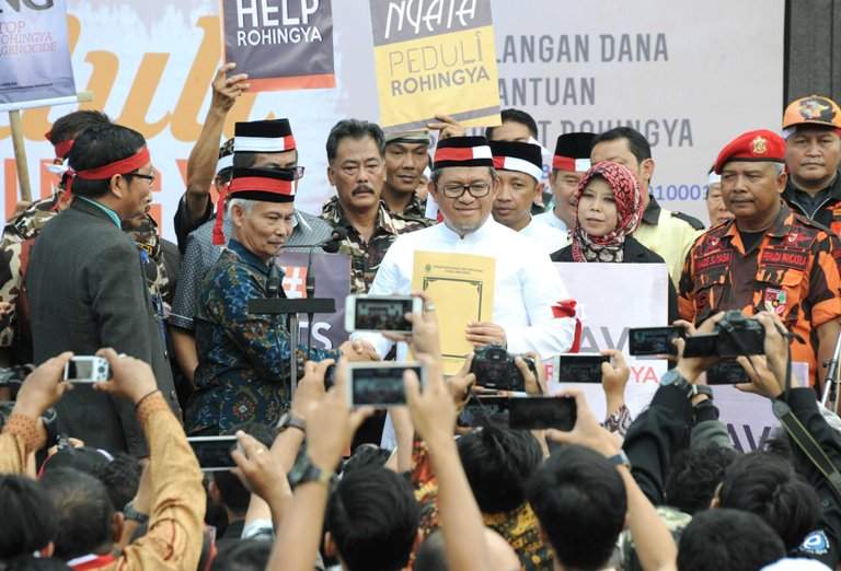 Aher: Masyarakat Rohingya Punya Hak Hidup di Bumi Myanmar Aher: Masyarakat Rohingya Punya Hak Hidup di Bumi Myanmar