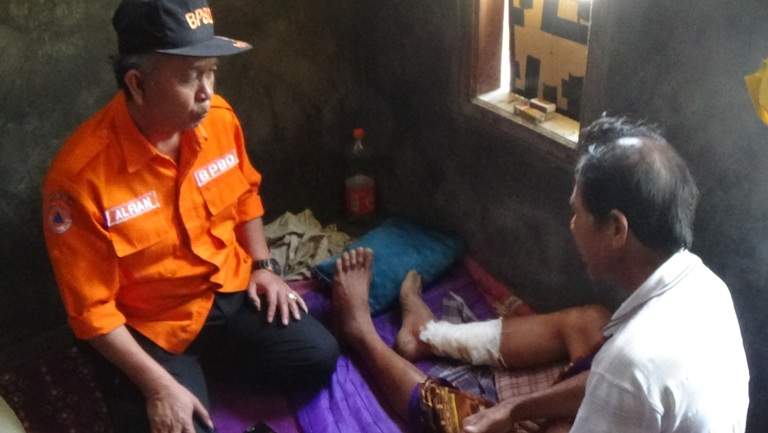Berlindung Di Masjid, Iim Selamat Dari Longsor Tebing Kawah Galunggung