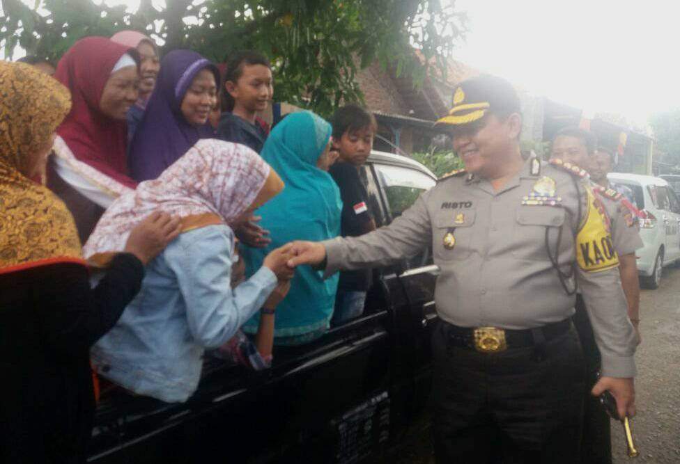 Kapolres Cirebon : Pertahankan Kondusifitas Sampai Tahapan Pilwu Selesai! Kapolres Cirebon : Pertahankan Kondusifitas Sampai Tahapan Pilwu Selesai!