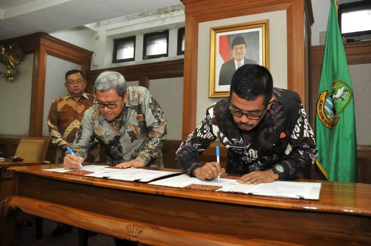 Pemprov - Kejati Jabar Tandatangani MoU Lanjutan Terkait Datun dan TP4D