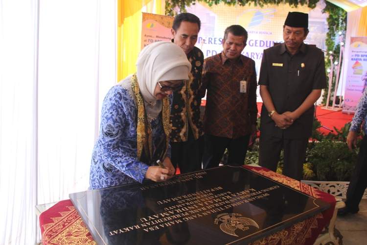 BPR Karya Remaja Setiap Tahun Capai Laba 20 – 25 Persen BPR Karya Remaja Setiap Tahun Capai Laba 20 – 25 Persen