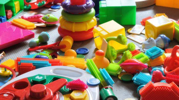 Alih-alih Senang Si Buah Hati Bisa Keracunan, Ini Tips Cara Memilih Mainan Yang Aman