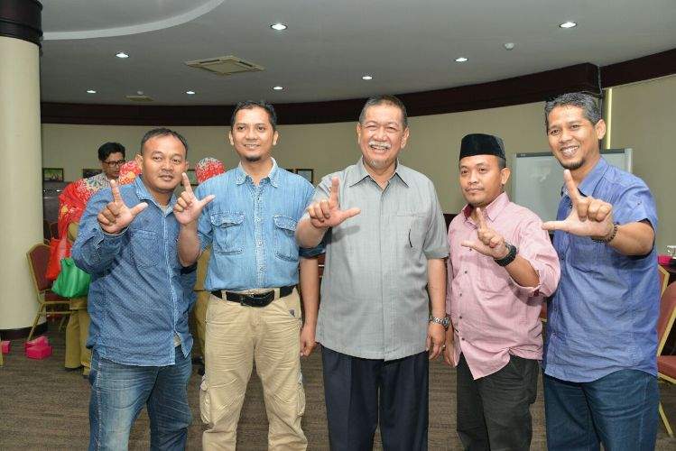 Demiz Ajak Pelaku Industri Karawang Tanam Mangrove di Pantura Demiz Ajak Pelaku Industri Karawang Tanam Mangrove di Pantura