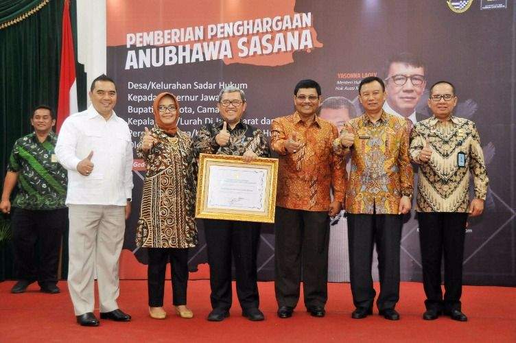 2484 Desa di Jabar Sadar Hukum 2484 Desa di Jabar Sadar Hukum