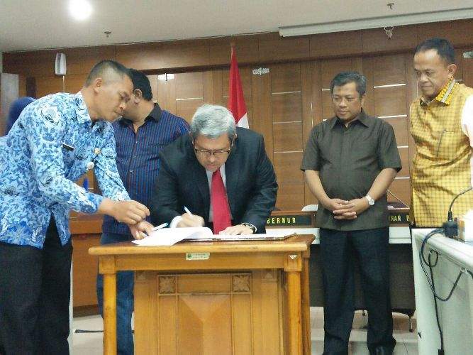 Gubernur & DPRD Jabar Tandatangani KUA PPAS APBD Perubahan TA 2017