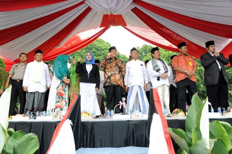 Aher: Santri dan Ulama Pemilik Saham Terbesar Negeri Ini Aher: Santri dan Ulama Pemilik Saham Terbesar Negeri Ini