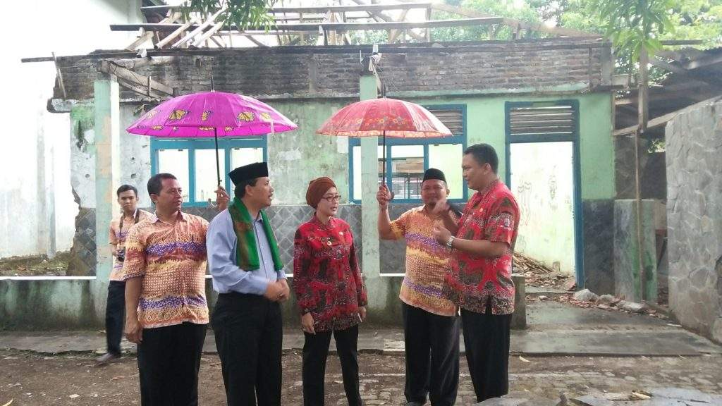 Sekda Jabar Perintahkan Bupati Bantu Pembangunan SMP Manba'ul 'Ulum