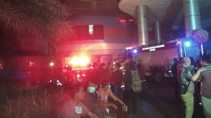 Enam Damkar Diturunkan Untuk Kebakaran CBM Depok Enam Damkar Diturunkan Untuk Kebakaran CBM Depok