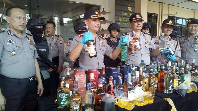 Sebanyak 2.207 Botol Miras & 447 Tuak Disita Polisi Tasik Kota