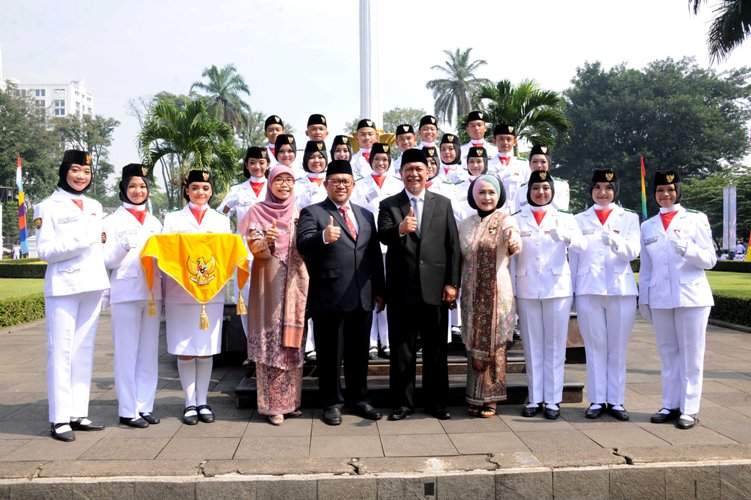 Hari Pahlawan, Aher Ajak Generasi Muda Berprestasi Hari Pahlawan, Aher Ajak Generasi Muda Berprestasi