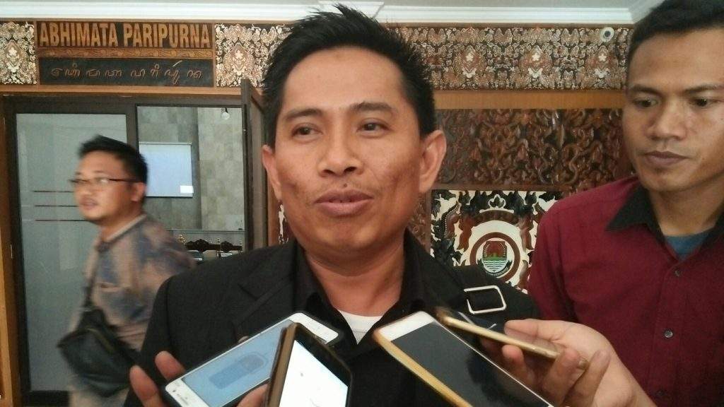 Tong Eng : Dana Jamkesmas Bukan Untuk Bancakan Pejabat, Melainkan Untuk Kepentingan Masyarakat Tong Eng : Dana Jamkesmas Bukan Untuk Bancakan Pejabat, Melainkan Untuk Kepentingan Masyarakat