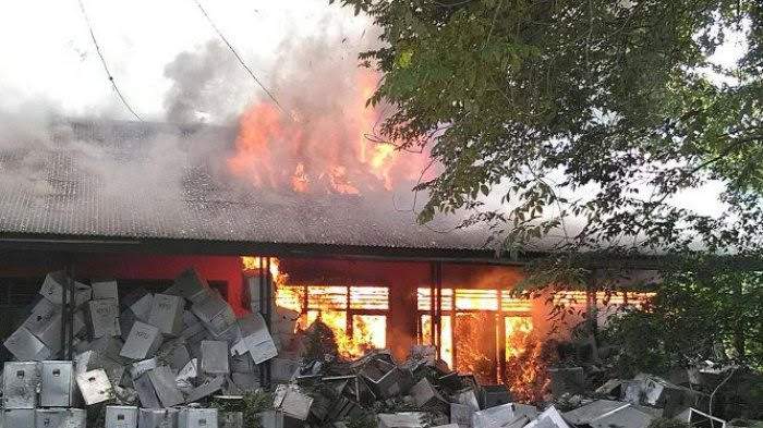 Kantor KPUD Kabupaten Bekasi Ludes Terbakar