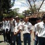 Ketauan Bolos Sekolah, Pelajar Diganjar Hukuman Fisik Kaya Gini Sama Polisi