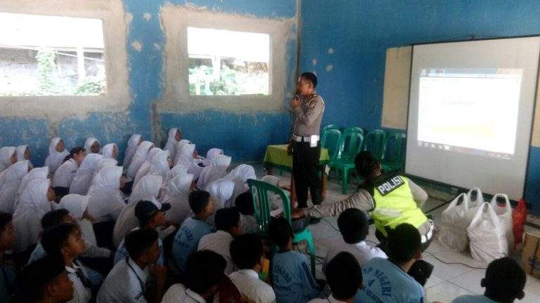 Unit Dikyasa Sat Lantas Polrestro Bekasi Gelar Binluh Bagi Pelajar