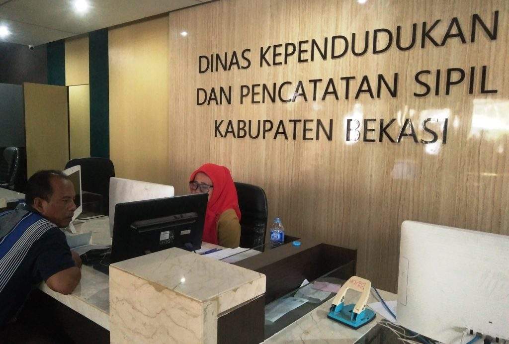 Disdukcapil Kab. Bekasi Diduga Pungut KTP El Rp.150 Ribu