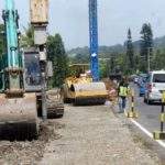 Jelang Akhir Tahun 2017, DBMPR Jabar Lebarkan Bahu Jalan Di Kawasan Puncak