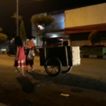 Sahrul & Kedua Adiknya Cari Rongsokan Hingga Larut Malam Demi Kelangsungan Hidup