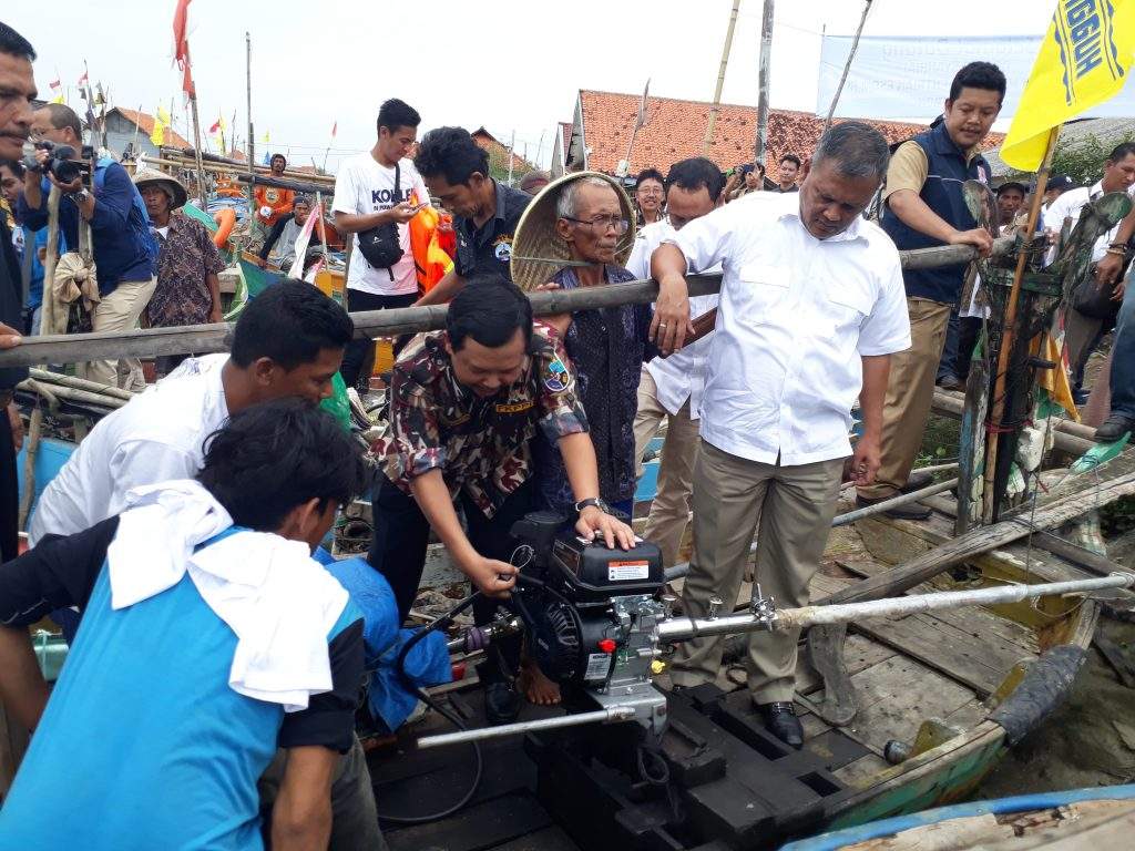 Dirjen Migas & Anggota DPR-RI Beri Bantuan Mesin Konversi untuk Nelayan Cirebon Timur